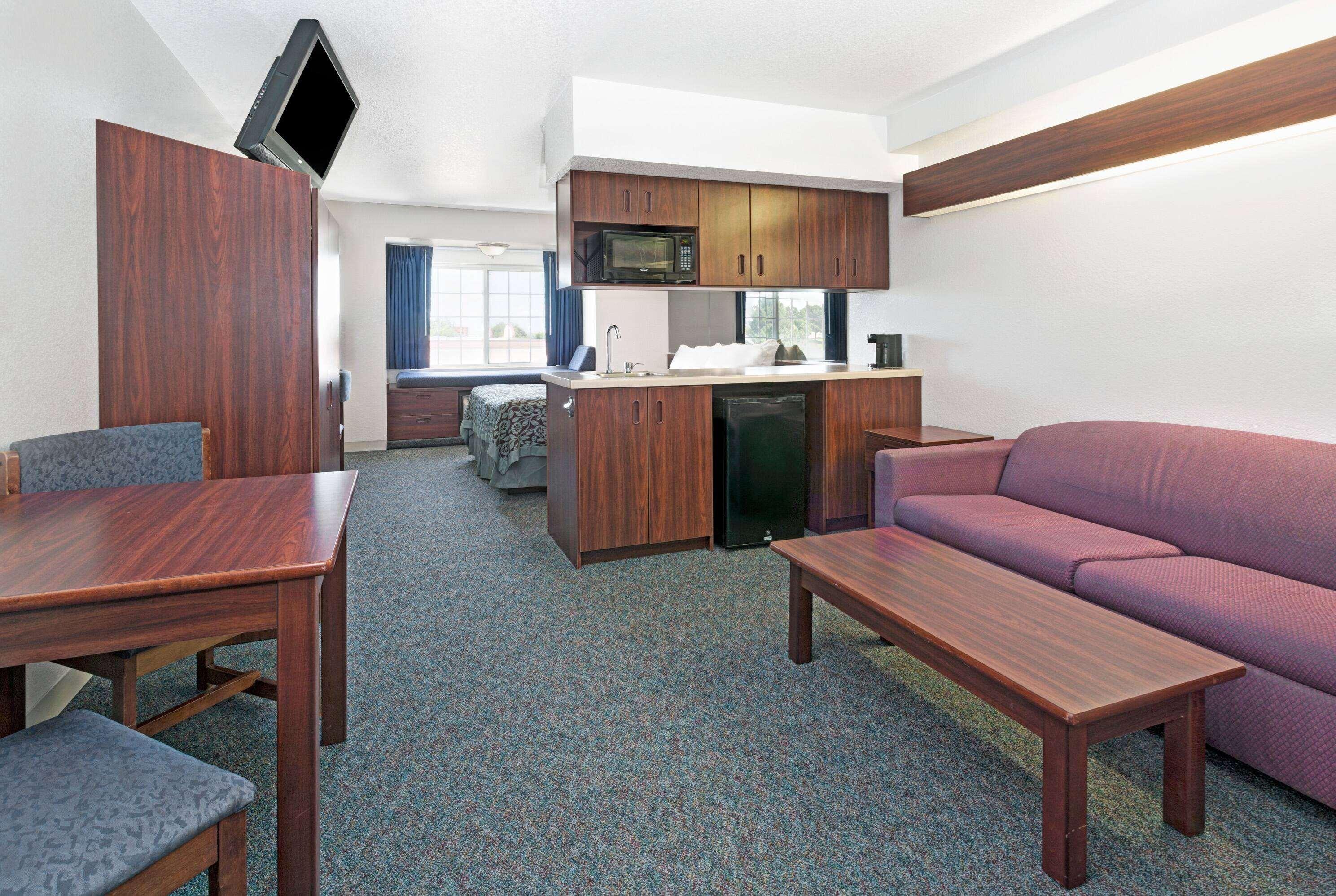 Days Inn & Suites By Wyndham Greeley Extérieur photo