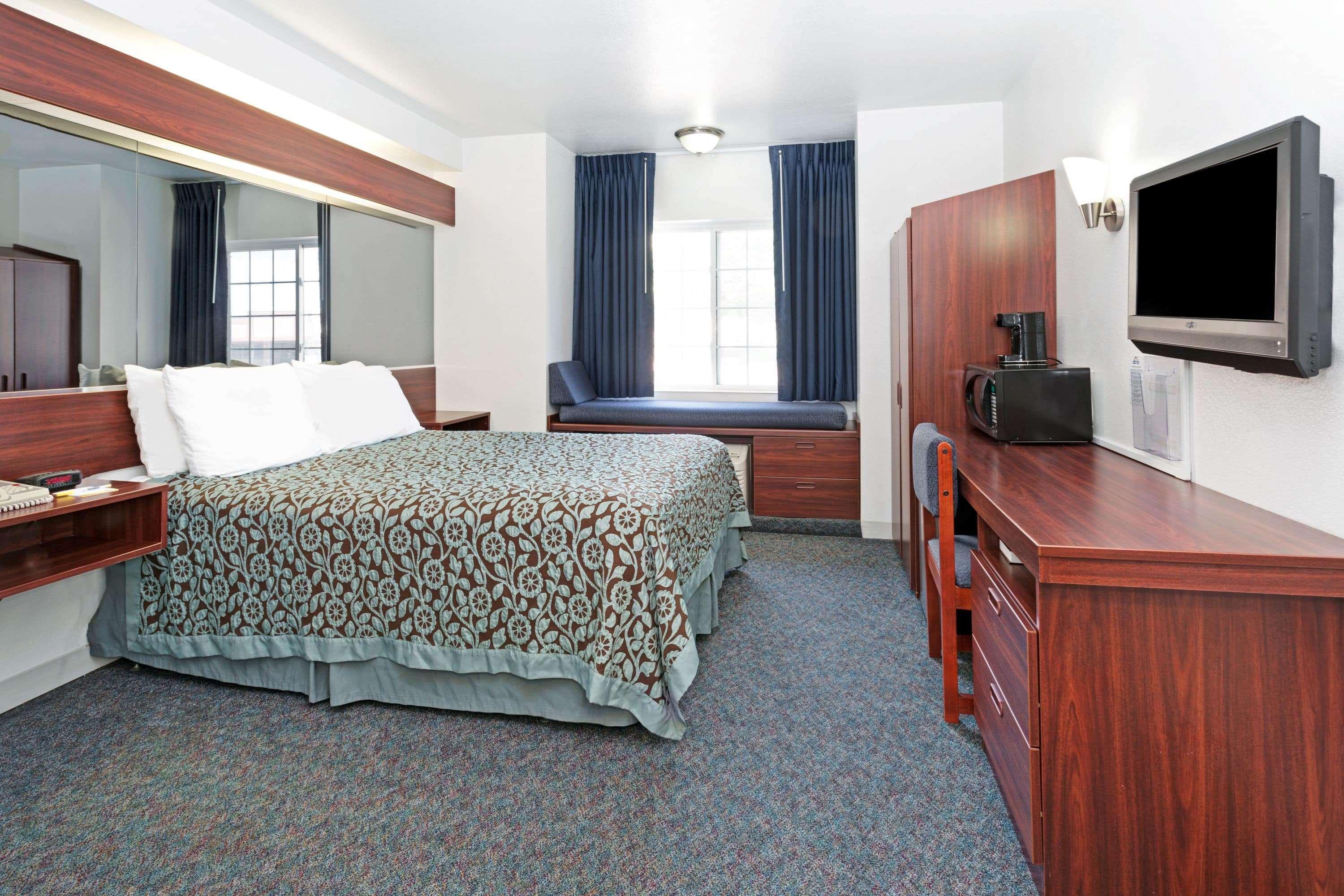 Days Inn & Suites By Wyndham Greeley Extérieur photo