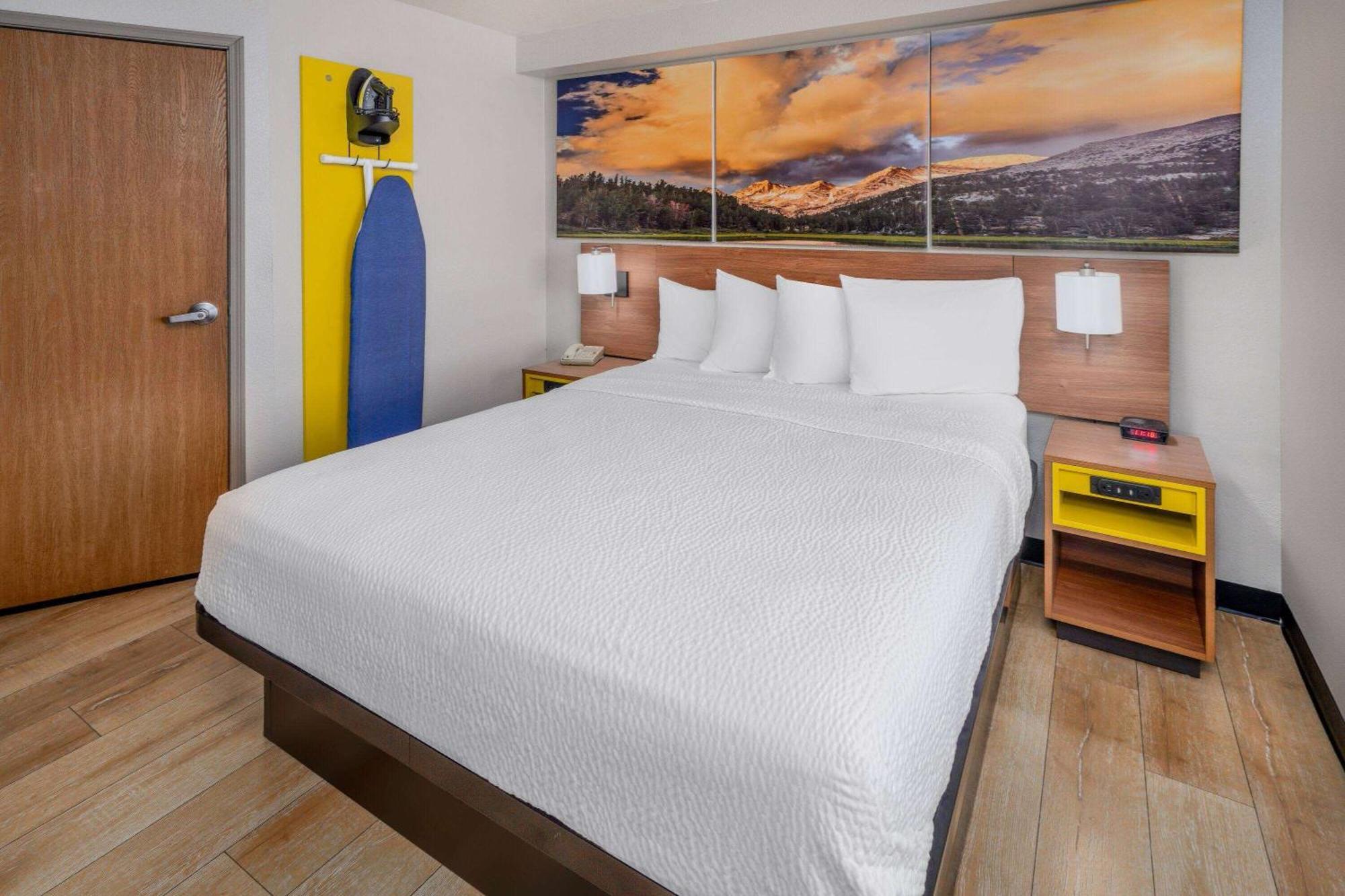 Days Inn & Suites By Wyndham Greeley Extérieur photo