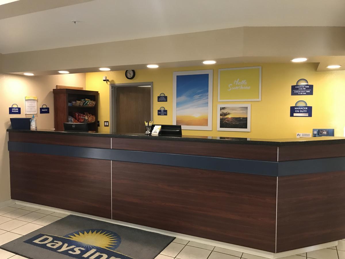 Days Inn & Suites By Wyndham Greeley Extérieur photo
